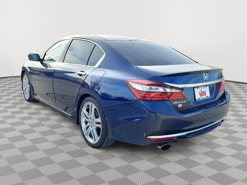 Used 2017 Honda Accord Sport image 7