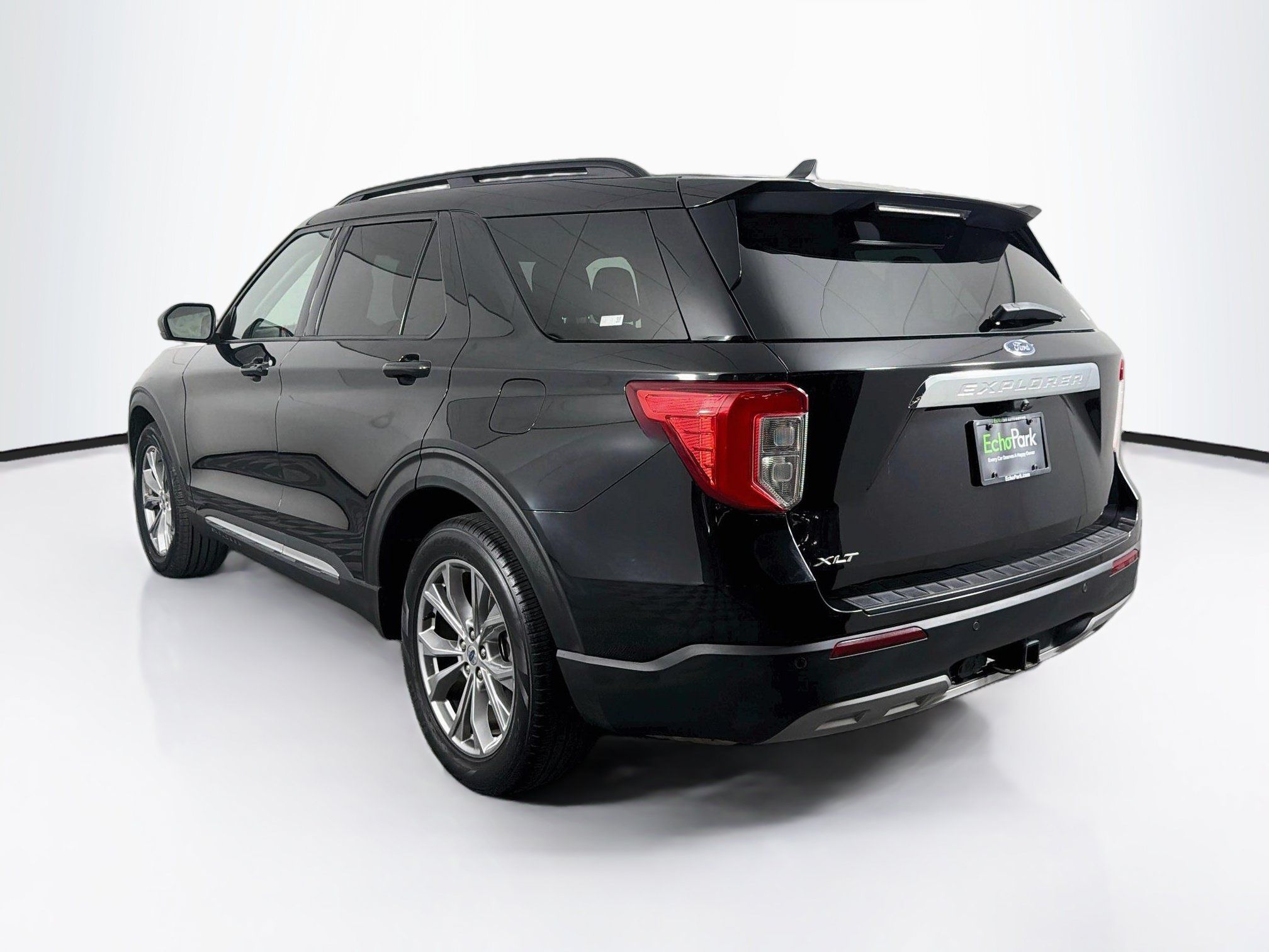 Used 2022 Ford Explorer XLT w/ Equipment Group 202A RWD image 5