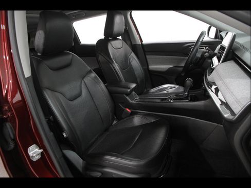 Used 2022 Jeep Compass Latitude w/ Sun and Sound Group AWD/4WD image 16