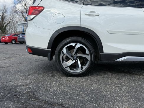Used 2024 Subaru Forester Touring w/ Convenience Package image 32