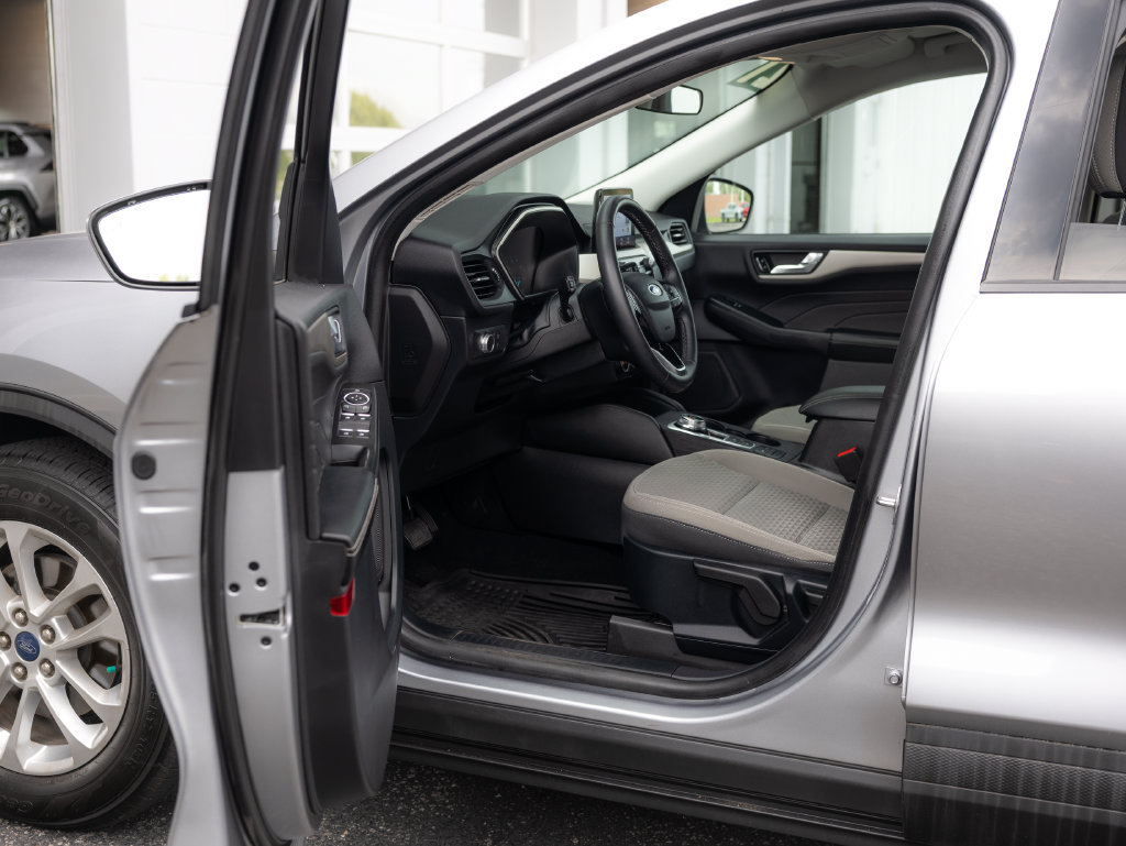 Used 2021 Ford Escape SE w/ Cold Weather Package AWD/4WD image 28