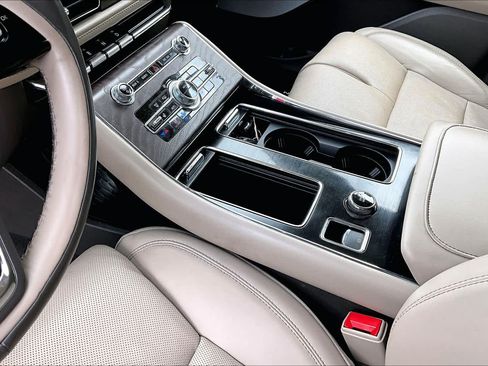 Used 2022 Lincoln Aviator Grand Touring w/ Equipment Group 301A AWD/4WD image 17