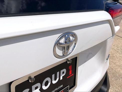 Used 2025 Toyota RAV4 XLE FWD image 26