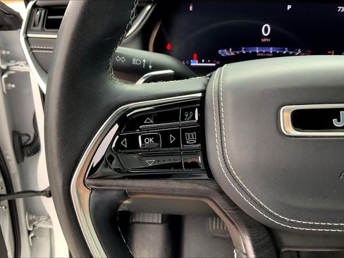 Used 2022 Jeep Grand Cherokee L Overland w/ Luxury Tech Group IV AWD/4WD image 21