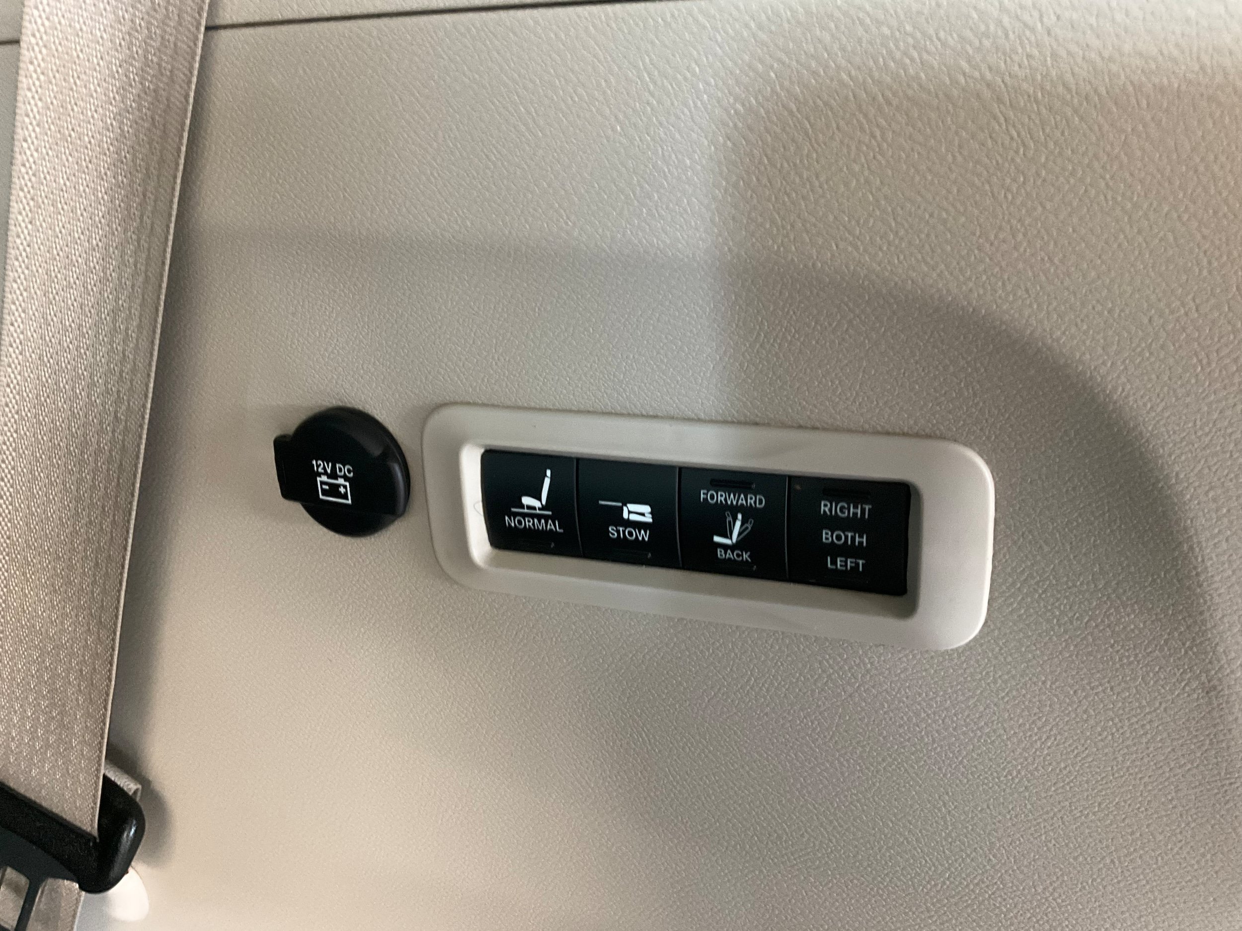 Used 2022 Chrysler Pacifica Limited AWD/4WD image 26