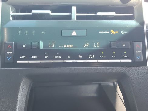 Used 2020 Toyota Avalon XSE image 32