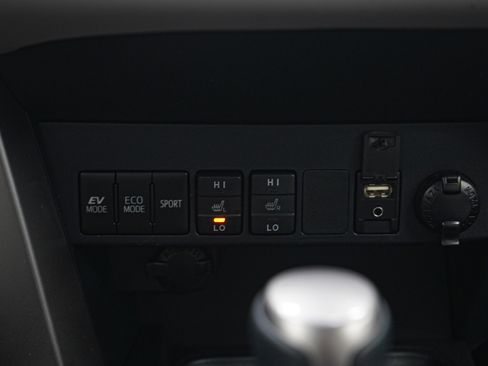 Used 2017 Toyota RAV4 Limited image 19