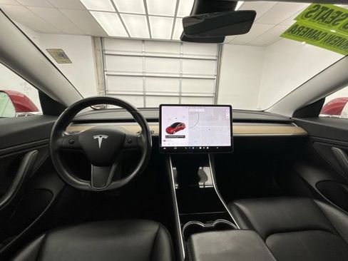 Used 2018 Tesla Model 3 image 4