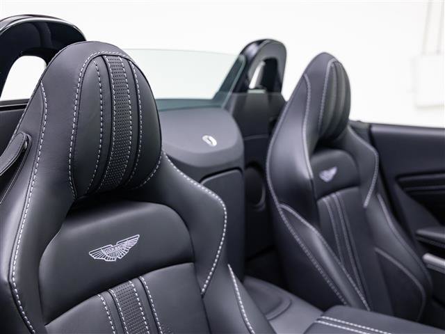 Used 2023 Aston Martin V8 Vantage Roadster RWD image 28