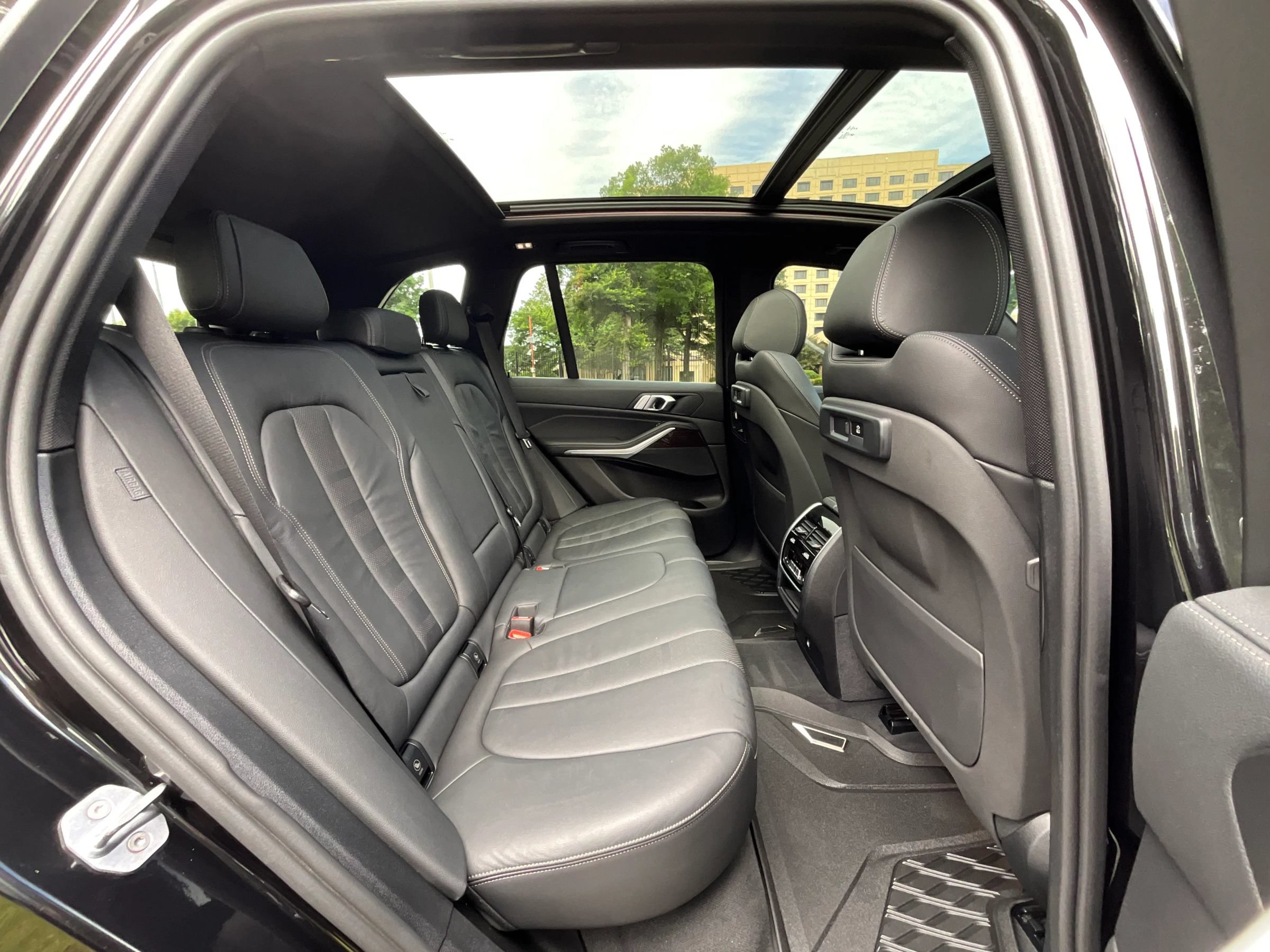 Used 2019 BMW X5 xDrive40i w/ Convenience Package AWD/4WD image 16