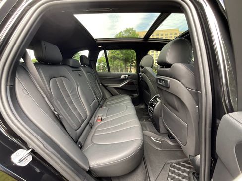 Used 2019 BMW X5 xDrive40i w/ Convenience Package AWD/4WD image 16