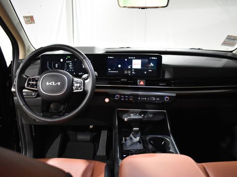Used 2025 Kia Carnival SX Prestige image 35