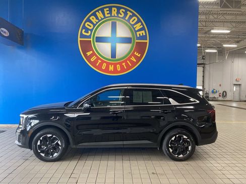 Used 2024 Kia Sorento S image 16