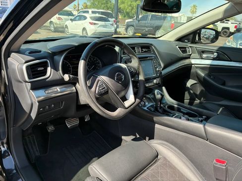 Used 2018 Nissan Maxima SR w/ Midnight Edition FWD image 16