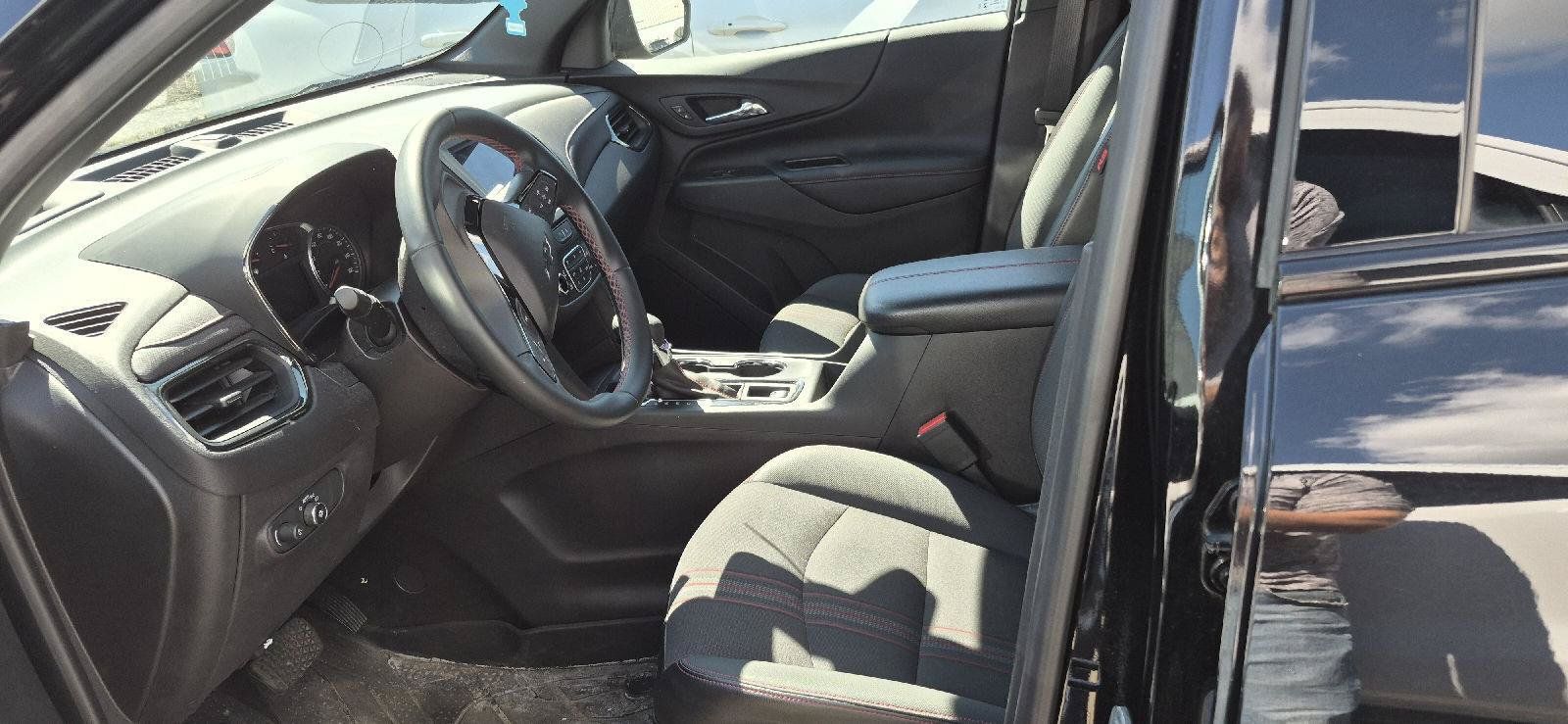Used 2024 Chevrolet Equinox RS w/ LPO, Floor Liner Package FWD image 6