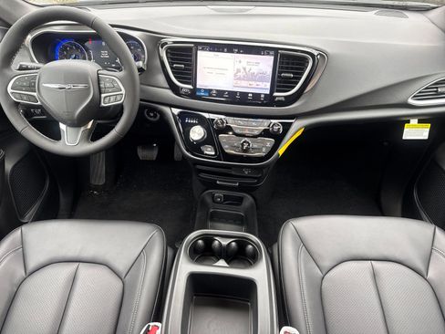 New 2026 Chrysler Voyager LX image 13