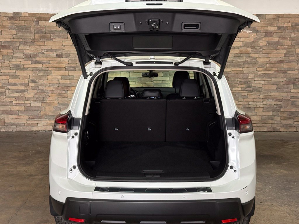 Certified 2025 Nissan Rogue SV w/ SV Premium Package FWD image 8