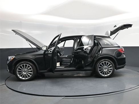 Used 2021 Mercedes-Benz GLC 300 4MATIC image 20