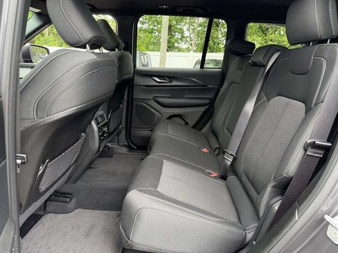 Used 2025 Jeep Grand Cherokee Laredo X w/ MOPAR Finishing Package AWD/4WD image 19