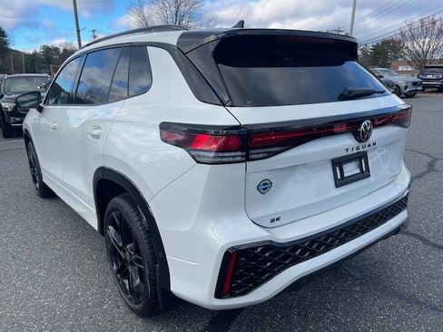 New 2025 Volkswagen Tiguan SE R-Line image 2