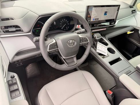 New 2026 Toyota Sienna XLE FWD image 16