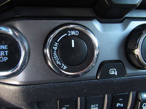 Used 2019 Toyota Tacoma TRD Off-Road AWD/4WD image 21