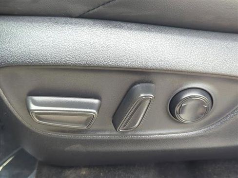Certified 2024 Toyota Venza XLE AWD/4WD image 13