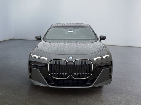 New 2026 BMW 740i xDrive image 9