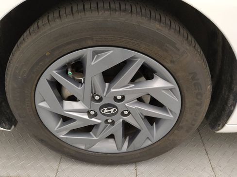 Used 2024 Hyundai Elantra SEL FWD image 31