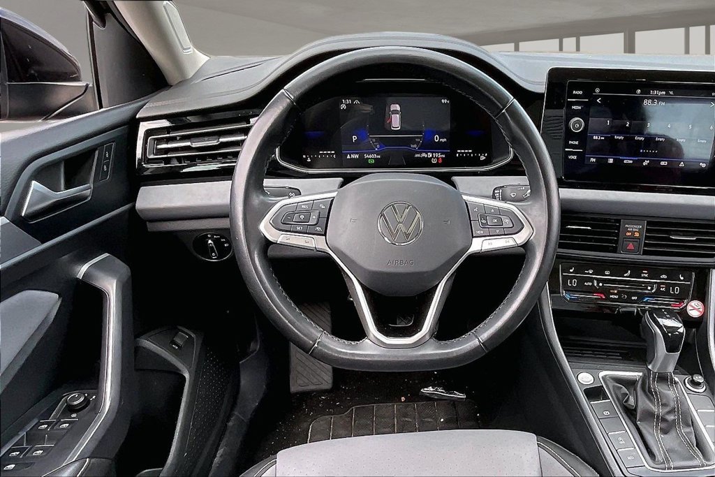 Used 2025 Volkswagen Jetta SE FWD image 8