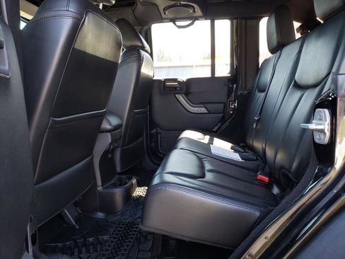 Used 2013 Jeep Wrangler Unlimited Sahara image 12