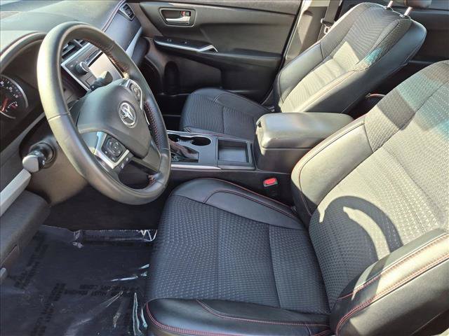 Used 2015 Toyota Camry SE w/ Moonroof Package FWD image 16