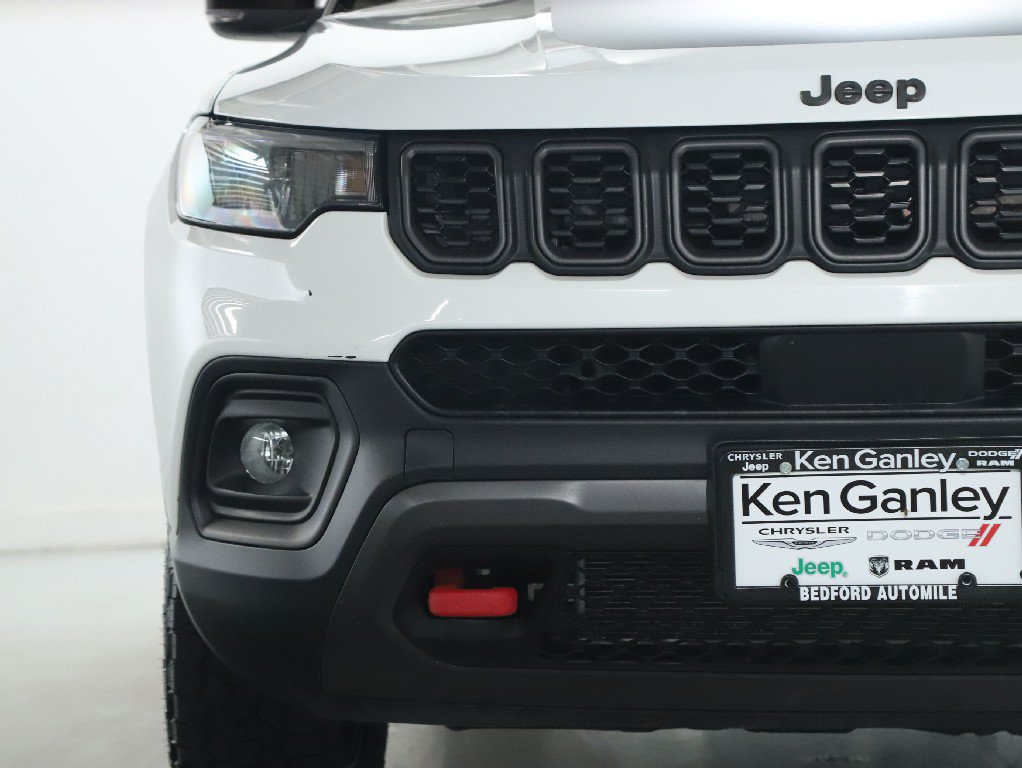 Used 2025 Jeep Compass Trailhawk AWD/4WD image 6