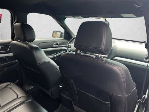 Used 2017 Ford Explorer XLT w/ Equipment Group 202A image 22