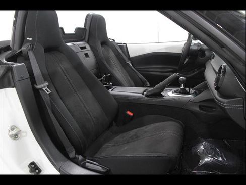 Certified 2024 MAZDA MX-5 Miata Club RWD image 19