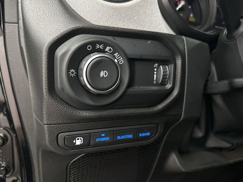 Used 2024 Jeep Wrangler Unlimited image 21