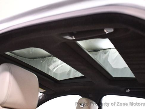 Used 2015 Jaguar XJ image 59