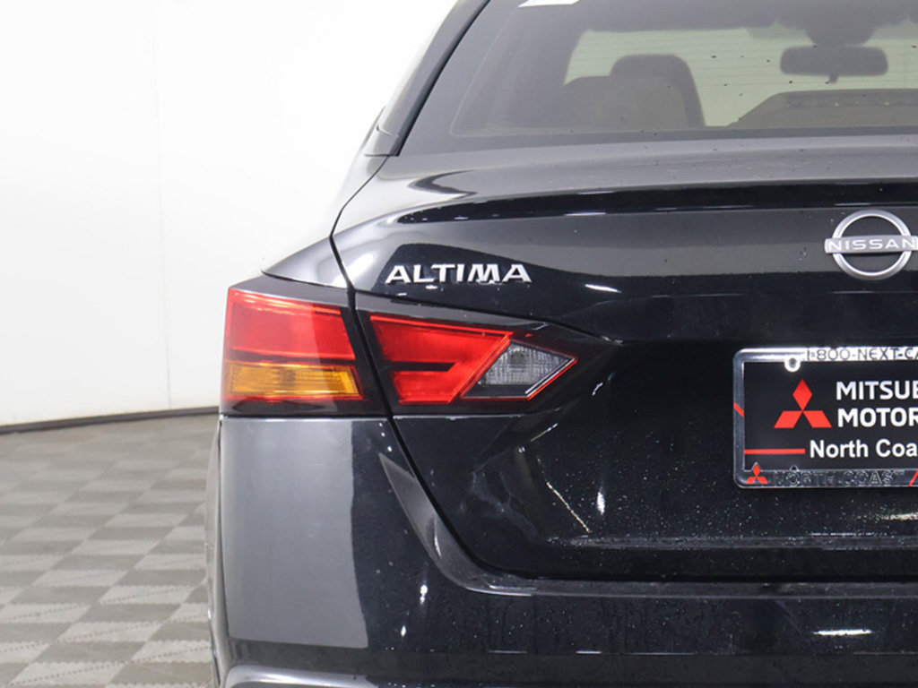Used 2025 Nissan Altima 2.5 SL FWD image 17