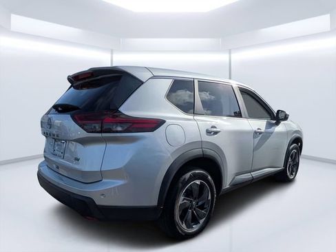 Used 2024 Nissan Rogue SV FWD image 3