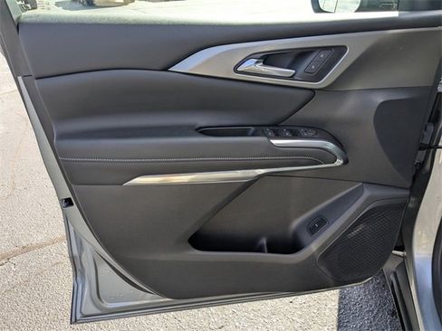 Used 2024 Chevrolet Traverse LT image 12