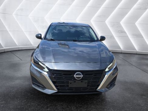 Used 2025 Nissan Altima 2.5 SV image 2