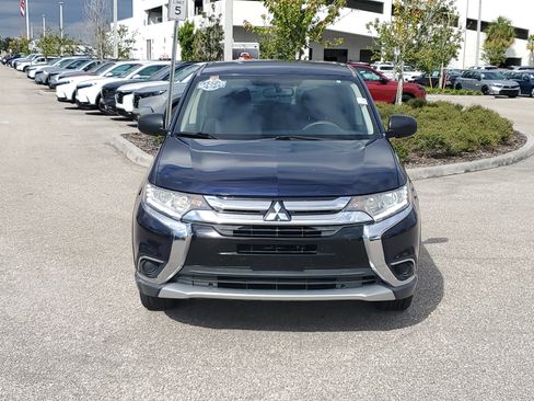 Used 2018 Mitsubishi Outlander ES image 2