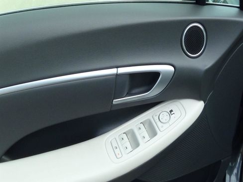 Used 2025 Hyundai Sonata SEL FWD image 14