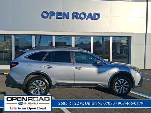 Used 2022 Subaru Outback Premium image 4
