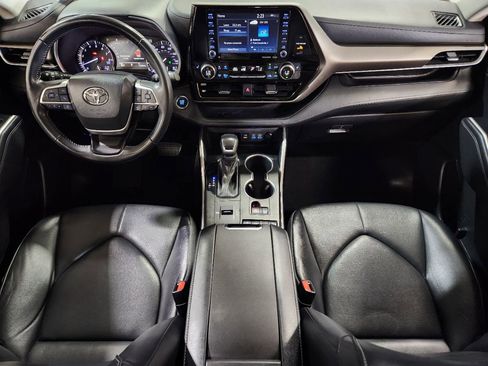 Used 2022 Toyota Highlander XLE image 46
