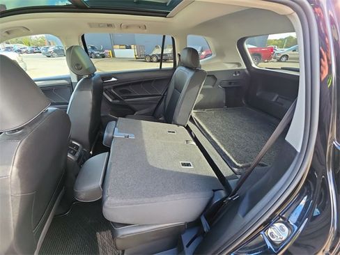 Used 2022 Volkswagen Tiguan SE image 24