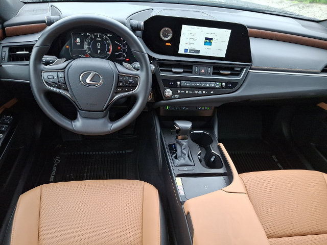 Used 2025 Lexus ES 350 w/ Premium Package FWD image 3