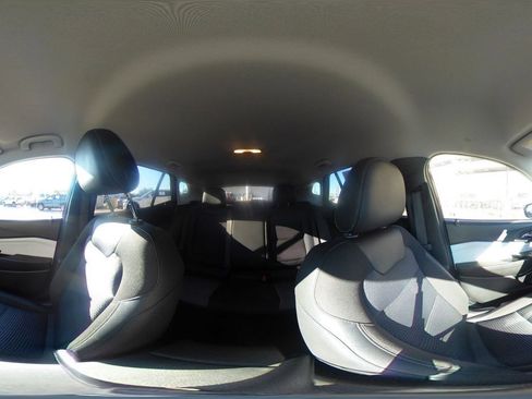 Used 2025 Chevrolet Trax LT image 40