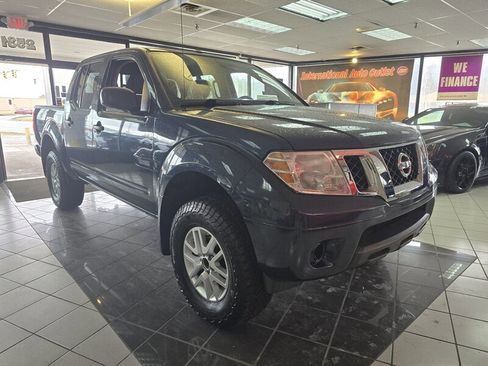 Used 2018 Nissan Frontier SV image 3