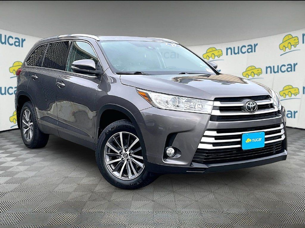 Used 2019 Toyota Highlander XLE AWD/4WD image 1